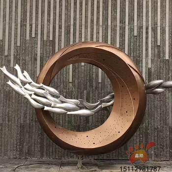 不銹鋼圓環(huán)雕塑、鯉魚(yú)躍龍門(mén)設(shè)計(jì)與水池為一體堪比仙境