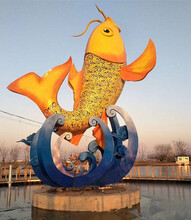 北京不銹鋼彩繪鯉魚雕塑公園草坪擺件定制圖片