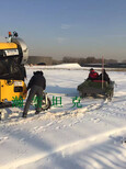 雪地摩托车的履带类似于坦克车的履带，但也有一些差异图片0