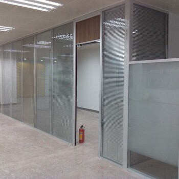 萝岗香雪地铁站附近定做办公室百叶玻璃隔断,单双层玻璃隔断,高隔间