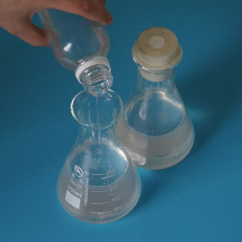厂家透明PETG塑胶增韧剂提高PETG吹塑瓶柔韧性