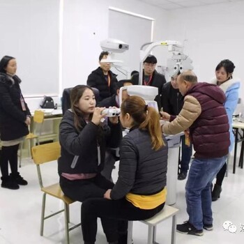 上海验光配镜技术培训，验光师多少钱一月