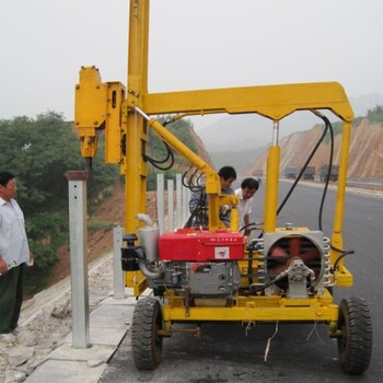 公路护栏打桩机小型四缸波形护栏打桩机