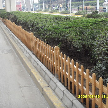 山西晉城草坪護(hù)欄庭院護(hù)欄花園護(hù)欄PVC護(hù)欄廠(chǎng)家定制