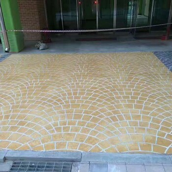 西藏学校防滑防水艺术压花地坪材料防水压花地坪软铺装设计指导彩色压模路面价格