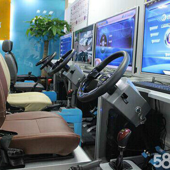 加盟驾驶培训馆，体验室内不同的模拟学车