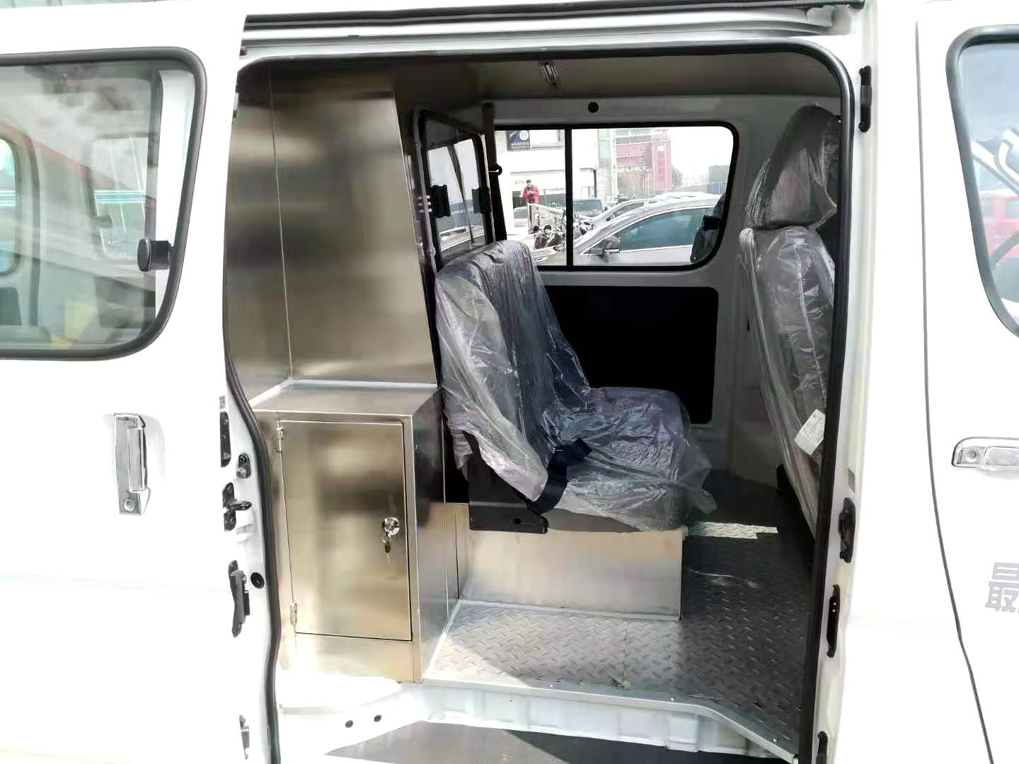 佛山提供殡仪车出租服务全程冷冻设备
