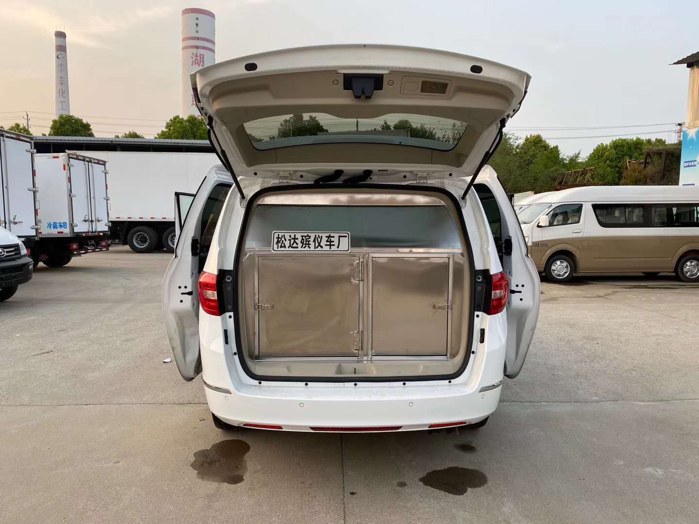 贵州带冷冻设备殡仪车骨灰盒运输