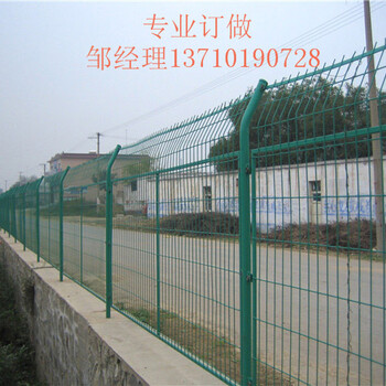 清遠(yuǎn)水源地鍍鋅護(hù)欄網(wǎng)韶關(guān)國道鐵絲網(wǎng)批發(fā)廣東小區(qū)圍欄網(wǎng)廠家