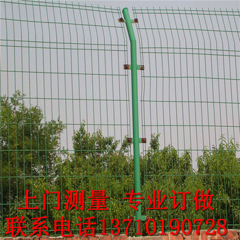 惠州工地浸塑網(wǎng)鄉(xiāng)村道路山地護(hù)欄網(wǎng)圖片東莞圈地鐵絲網(wǎng)廠家