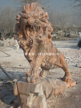 狮子石雕，晚霞红狮子雕塑，西洋趴狮石雕