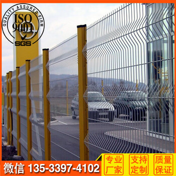 橋梁防拋網(wǎng)惠州公路白色護欄網(wǎng)廠房熱鍍鋅鐵網(wǎng)墻廣州圍墻隔離柵現(xiàn)貨