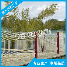 广州桃型柱护栏网惠州三角折弯隔离网加工厂房外围围墙隔离网