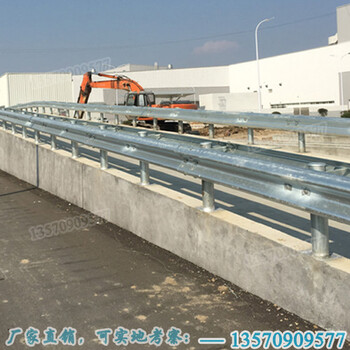 廣州W形波紋防撞板生產(chǎn)廠家加工定做肇慶道路隔離欄圖片