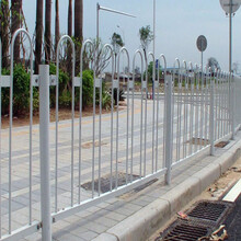 广州人行道路隔离栏杆云浮市政护栏批发价甲型马路护栏可定制