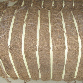 陡峭石質(zhì)坡面綠化防護(hù)椰網(wǎng)固土護(hù)坡穩(wěn)固效果強(qiáng)