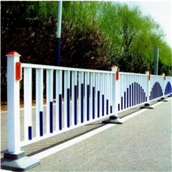 廠家批發(fā)市政護(hù)欄道路護(hù)欄交通安全防撞欄靜電噴涂護(hù)欄