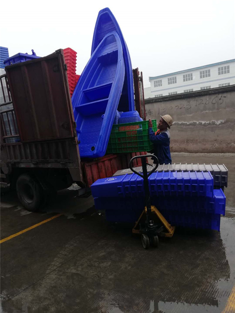 山东2米5滚塑PE材质船养殖塑料船供应