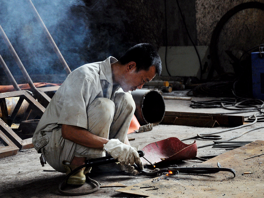 内蒙古锡林郭勒盟正镶白旗办理出国装修木工瓦工劳务输出
