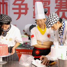 女生学西点到海南新东方图片