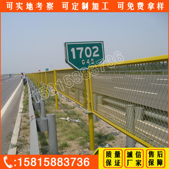 江門高速公路防眩網(wǎng)定做深圳高速路中央隔離網(wǎng)規(guī)格河源道路防護網(wǎng)現(xiàn)貨