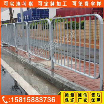 韶關(guān)市政道路防護(hù)圍欄生產(chǎn)廠家機(jī)動(dòng)車隔離欄桿定做價(jià)格
