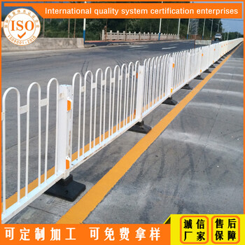 江门市政道路防护栏杆生产厂家新会机动车道隔离护栏价格