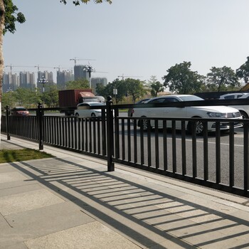 廣州蘿崗人行道護(hù)欄款式定做廠家黃埔市政護(hù)欄價(jià)格