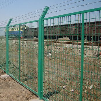 梅州铁路隔离防护围栏广州铁路防护网栏生产厂家