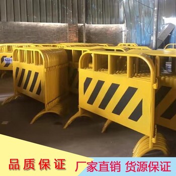 广州番禺黄黑铁马护栏市政印字带板铁马围挡水电护栏