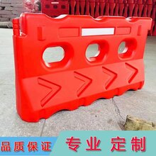 江门道路临时封闭护栏红色PE水马护栏可注水隔离水马围挡图片