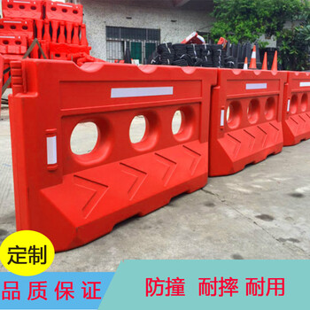 阳江三孔水马护栏高速公路出入口安全秩序通道护栏