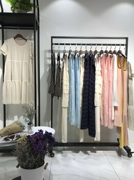 女裝品牌折扣深圳原創(chuàng)時裝尾貨渠道份貨批發(fā)