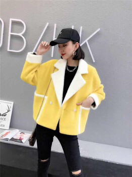 上海品牌女裝折扣優(yōu)雅黃金貂絨大衣尾貨分份批發(fā)