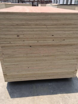 胶合板桃花芯三合板三夹板E1级实木多层夹芯板门板包装板厂家