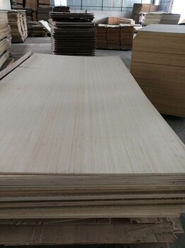 厂家供应双面原色杨木胶合板可定制规格多层板打孔板