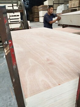 10mm包装板多层板胶合板杨木包装木箱板
