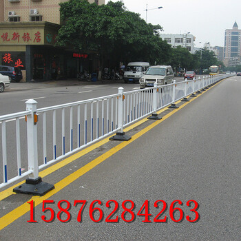 城市护栏的价格厂家批发公路护栏安全隔离护栏白色美观
