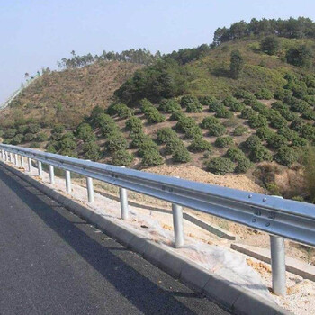 高速公路護欄板隔離防撞波形護欄江門遠(yuǎn)達(dá)廠家供應(yīng)
