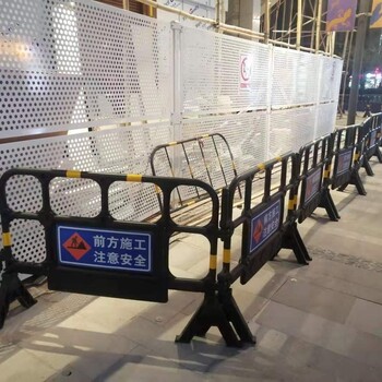 深圳市龙华工地安全防护围栏可移动塑料黄黑胶马围挡