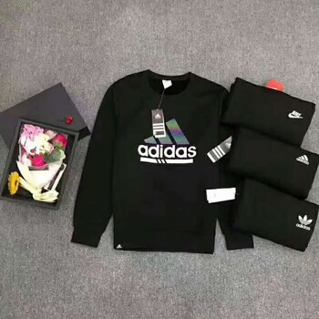 山東駕到品牌服裝按斤批發(fā)款式新穎貨源穩(wěn)定