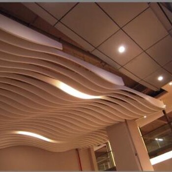 铝板焊接弧形方通型材拉弯弧形方通外墙装饰材料
