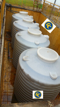 PE塑料容器5000L化工储水桶5立方酸碱剂可塑剂储罐5吨工业用水户外塑料桶