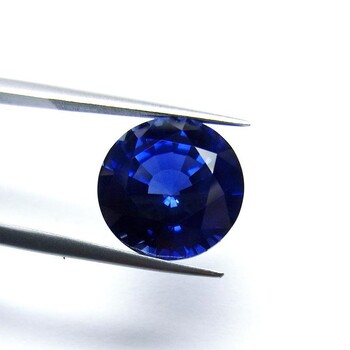 蓝宝石，是刚玉宝石中除红色的红宝石之外