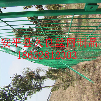 廣東鐵絲網(wǎng)場(chǎng)區(qū)圍網(wǎng)欄廠家定做鐵路護(hù)欄網(wǎng)帶框架
