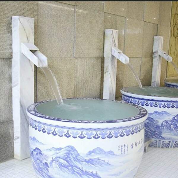陶瓷泡澡浴缸独立式成人泡澡缸温泉会所洗澡大水缸定做厂家