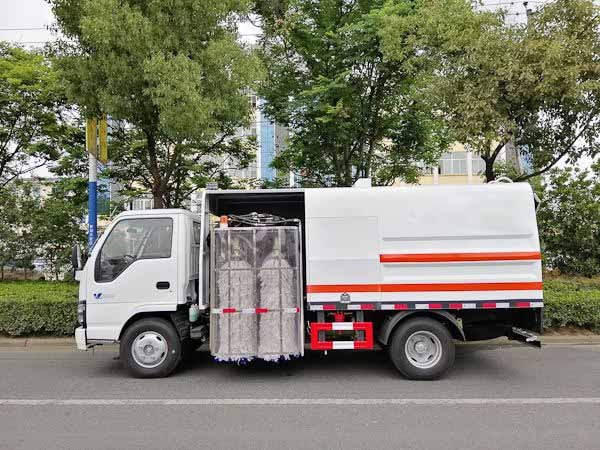 护栏清洗车厂家 道路隔离护栏清洗车