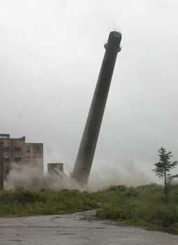 砖瓦厂60米砖烟囱拆除