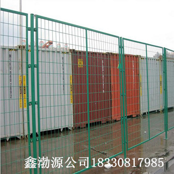 安平鑫渤源現(xiàn)貨供應(yīng)高速公路框架護(hù)欄批發(fā)雙邊絲護(hù)欄方孔鐵絲隔離網(wǎng)批發(fā)