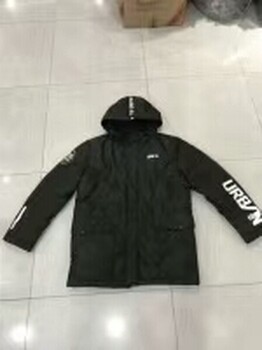 特步品牌服裝甩賣